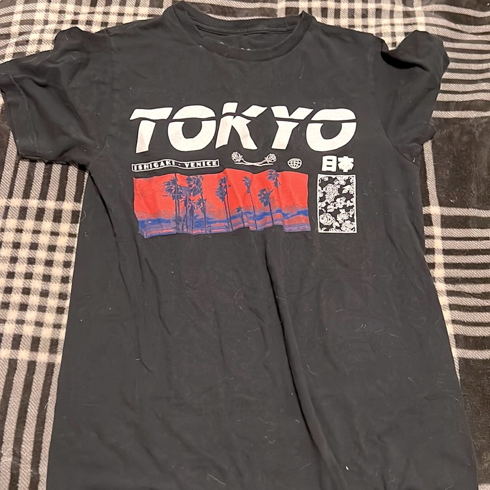 Graphic tee